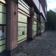 Schaufensterreinigung im Deutschlandhaus Berlin