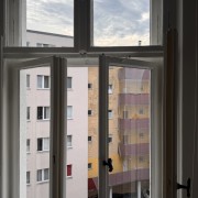 Gereinigte Fenster einer Altbauwohnung in Berlin-Charlottenburg