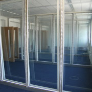 Gereinigte Glasflächen in einem Bürogebäude in Berlin