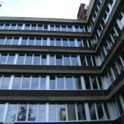 Gereinigte Fenster eines Gebäudes in Berlin-Mitte